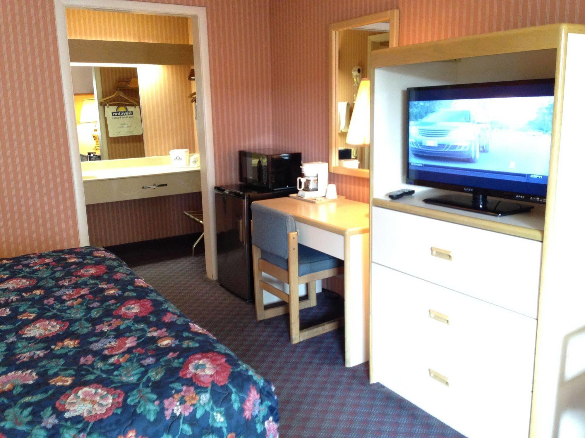 Days Inn By Wyndham Florence Downtown Bagian luar foto