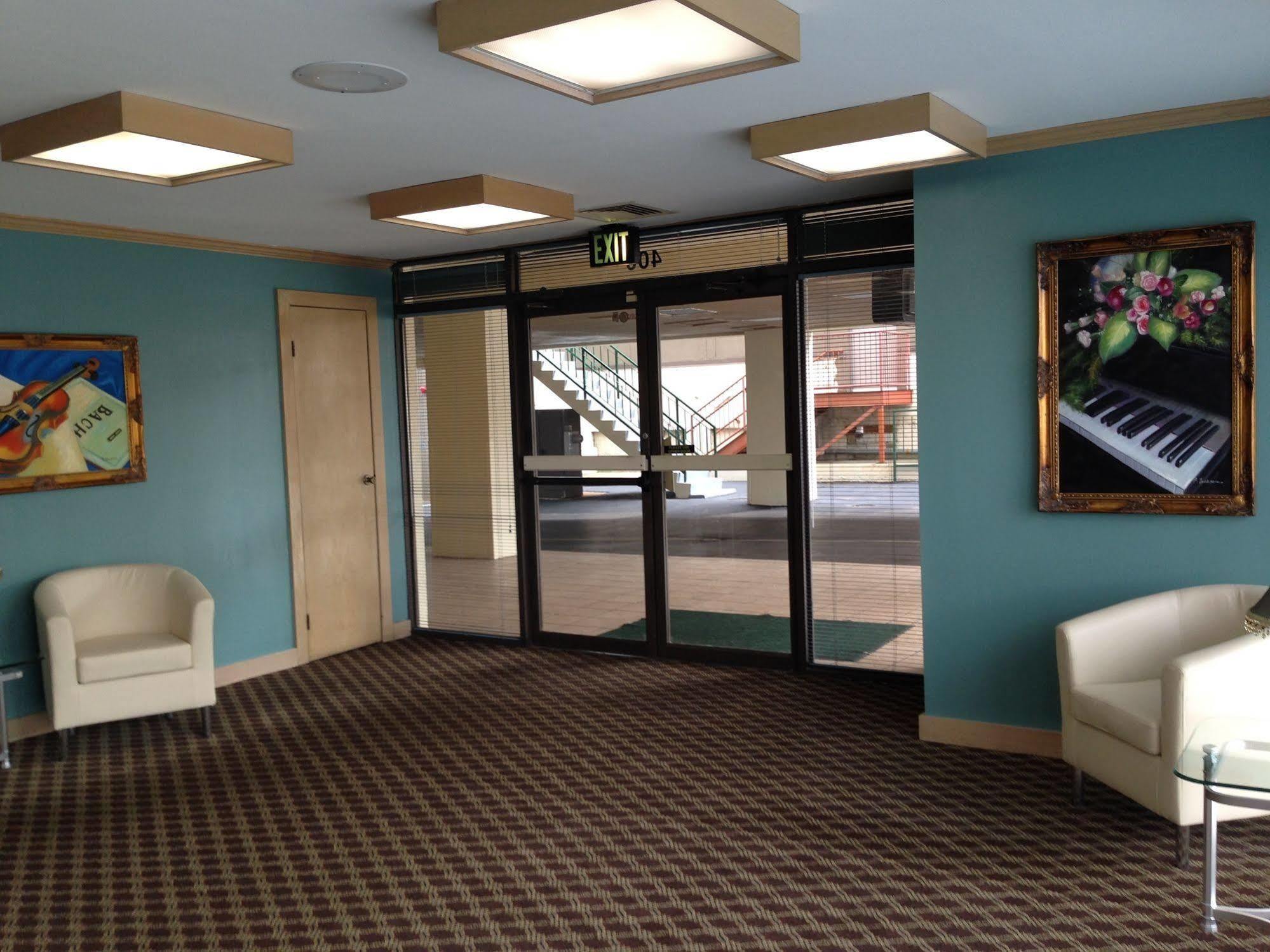 Days Inn By Wyndham Florence Downtown Bagian luar foto